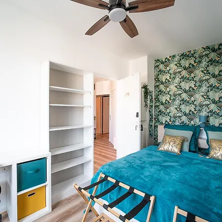 Le Cosy Centre, Fully Air Conditioned , 2 Rooms, 2 Bathrooms, Free Wifi, Free Parking, Lift, Lejlighed *