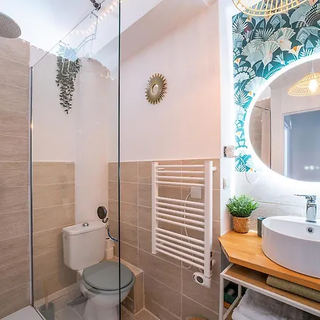 Apartment Le Cosy Centre, Fully Air Conditioned , 2 Rooms, 2 Bathrooms, Free Wifi, Free Parking, Lift, Perpignan