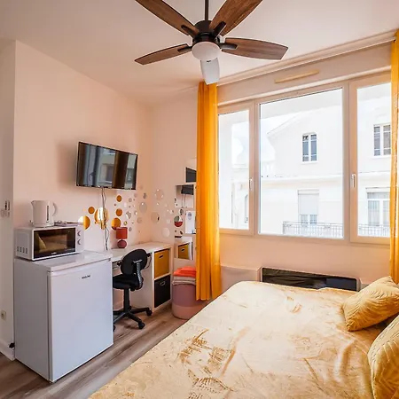 Le Cosy Centre, Fully Air Conditioned , 2 Rooms, 2 Bathrooms, Free Wifi, Free Parking, Lift, Lejlighed