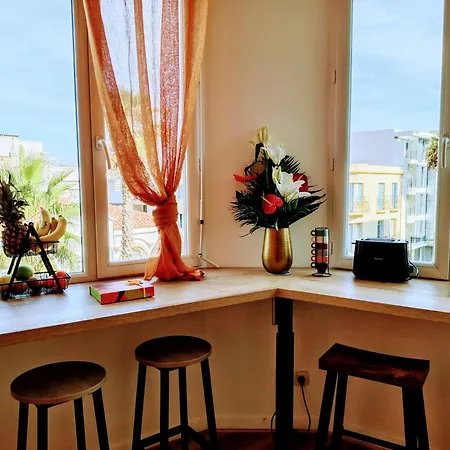 Le Cosy Centre, Fully Air Conditioned , 2 Rooms, 2 Bathrooms, Free Wifi, Free Parking, Lift, Apartment Perpignan