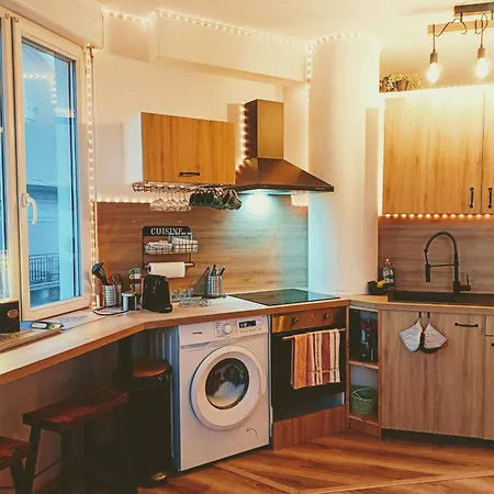 Le Cosy Centre, Fully Air Conditioned , 2 Rooms, 2 Bathrooms, Free Wifi, Free Parking, Lift, Apartment *