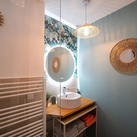 Le Cosy Centre, Fully Air Conditioned , 2 Rooms, 2 Bathrooms, Free Wifi, Free Parking, Lift,