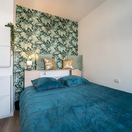 Le Cosy Centre, Fully Air Conditioned , 2 Rooms, 2 Bathrooms, Free Wifi, Free Parking, Lift, Apartment *
