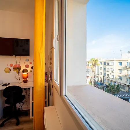 Le Cosy Centre, Fully Air Conditioned , 2 Rooms, 2 Bathrooms, Free Wifi, Free Parking, Lift, Apartment Perpignan