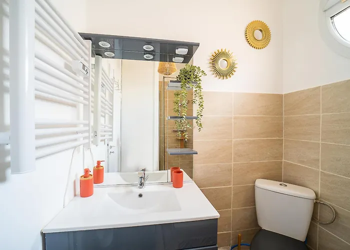 Le Cosy Centre, 2 Rooms, 2 Bathrooms, Free Wifi, Free Parking, Lift, Central, Renovated, Spacious アパート *