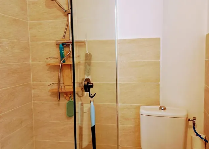 Le Cosy Centre, 2 Rooms, 2 Bathrooms, Free Wifi, Free Parking, Lift, Central, Renovated, Spacious *