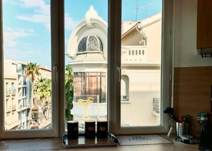 Le Cosy Centre, 2 Rooms, 2 Bathrooms, Free Wifi, Free Parking, Lift, Central, Renovated, Spacious アパート *