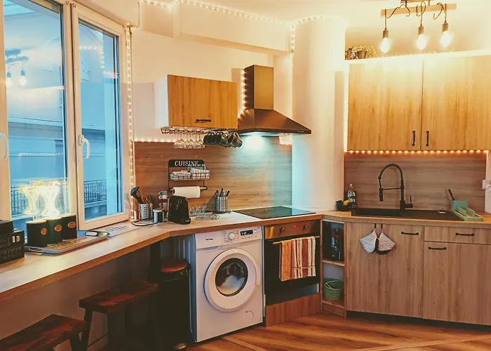 Le Cosy Centre, 2 Rooms, 2 Bathrooms, Free Wifi, Free Parking, Lift, Central, Renovated, Spacious Apartment *