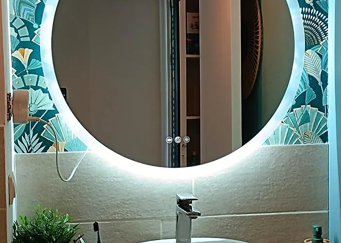 Le Cosy Centre, 2 Rooms, 2 Bathrooms, Free Wifi, Free Parking, Lift, Central, Renovated, Spacious *