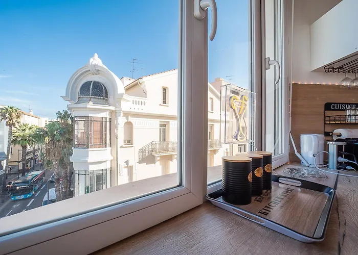 Le Cosy Centre, 2 Rooms, 2 Bathrooms, Free Wifi, Free Parking, Lift, Central, Renovated, Spacious