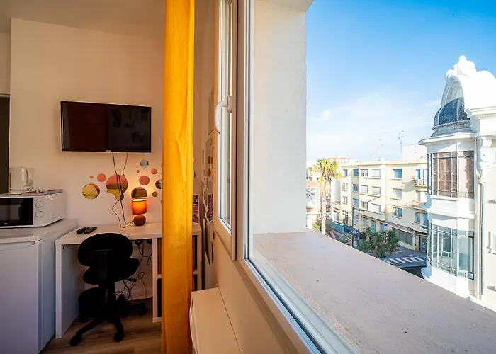 Le Cosy Centre, 2 Rooms, 2 Bathrooms, Free Wifi, Free Parking, Lift, Central, Renovated, Spacious Apartment Perpignan